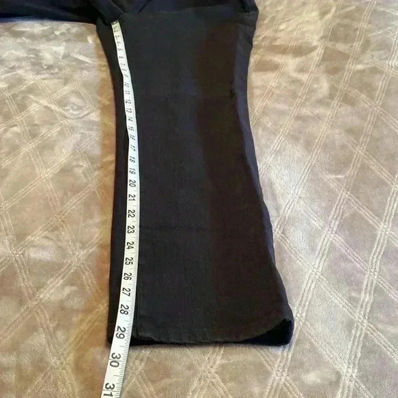 L.L. Bean Classic Fit Woman’s Black Denim Pull On Jeans.  Size 16. - Picture 9 of 10